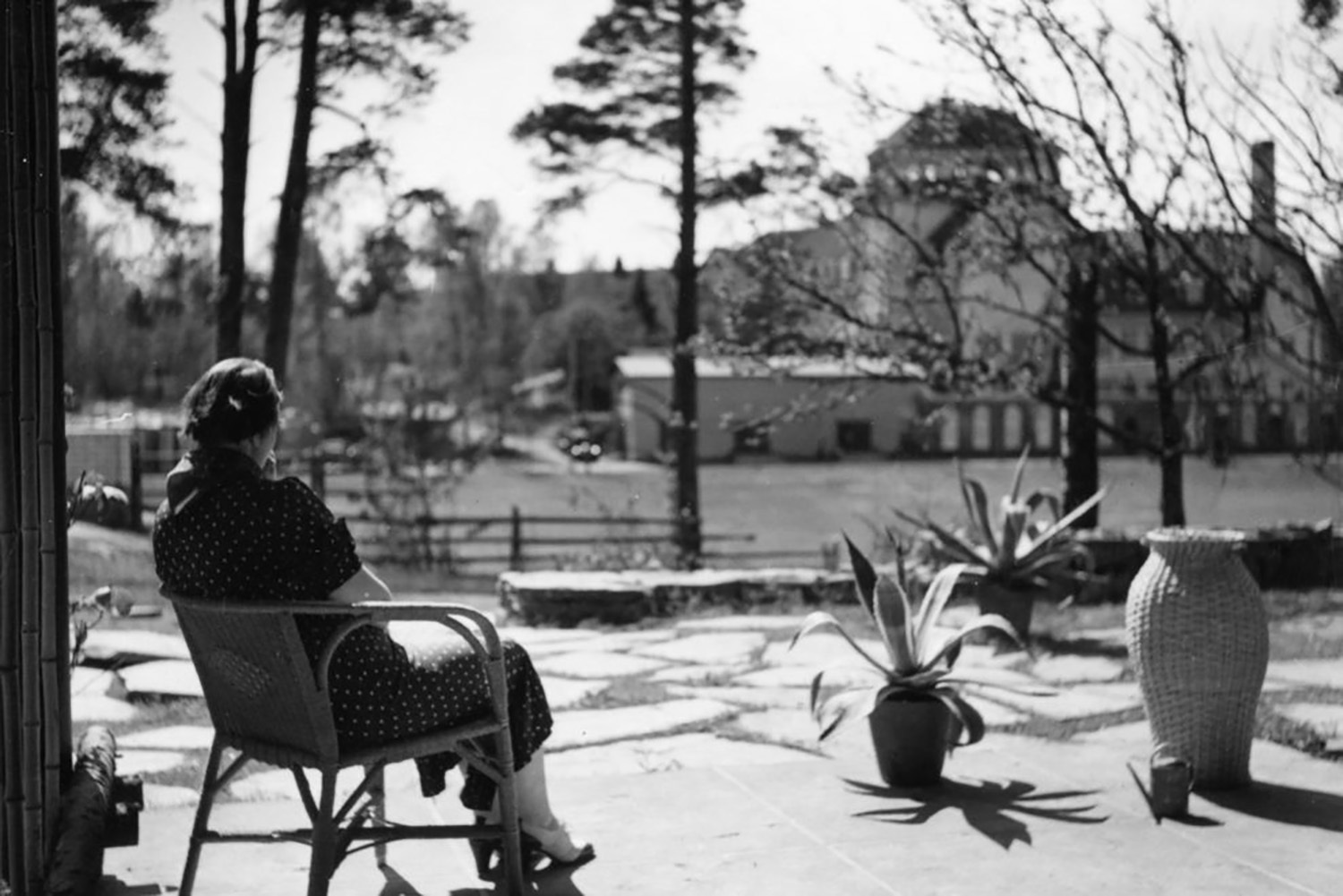 Aino Aalto on terrace
