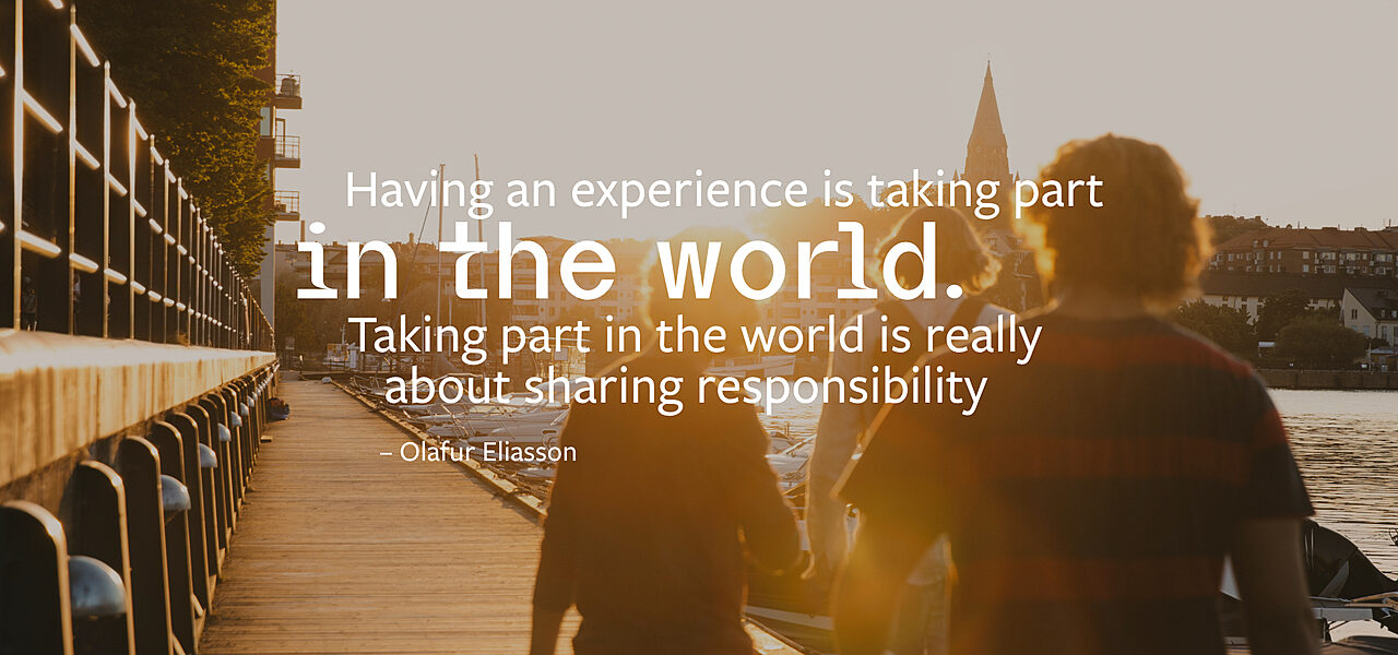 Kuva ihmisistä kaupunkiympäristössä, jonka päällä on teksti: Having an experience is taking part in the world. Taking part in the world is really about sharing responsibility. - Olafur Eliasson