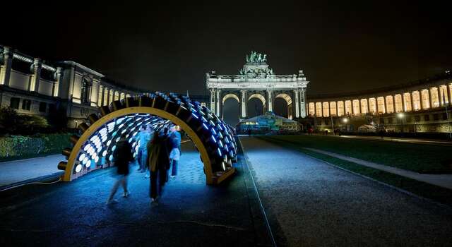 Parque de Cinquantenaire pimeän aikaan