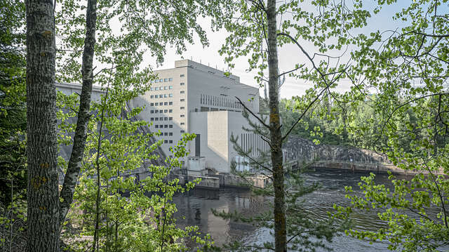 Large industrial building next to the dam