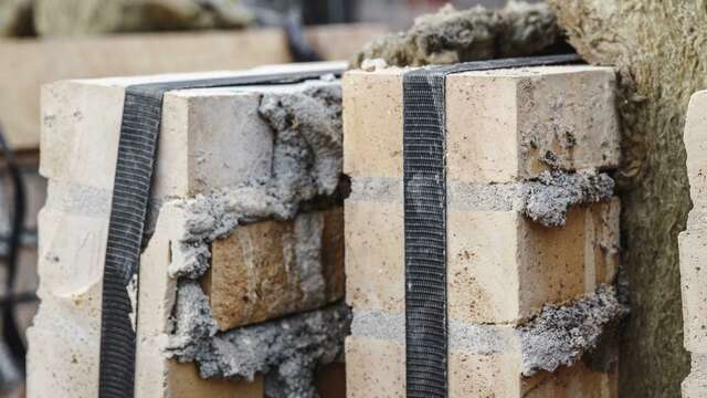 Yksityiskohta puretusta seinästä.