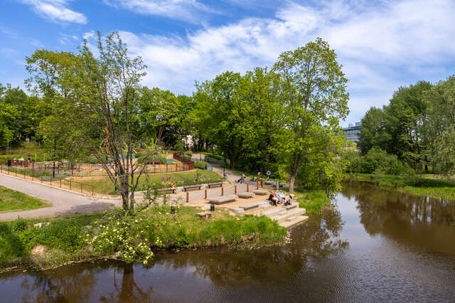 Joki virtaa Tikkurilassa