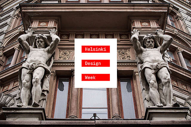 Erottajan palatsin julkisivun miespatsaat.