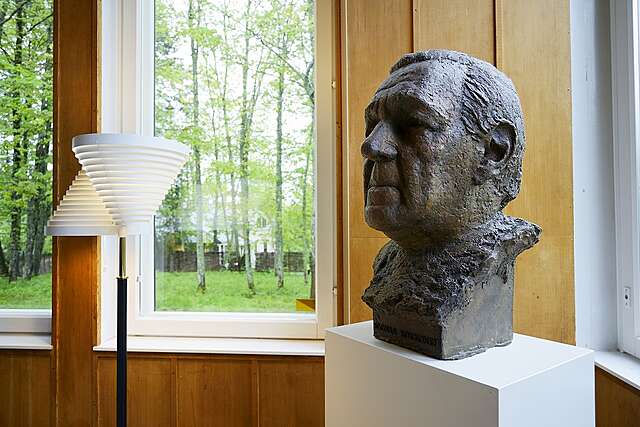 pronssinen rintakuva mieshenkilöstä