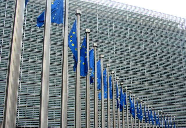 Euroopan unionin lippuja liehumassa.