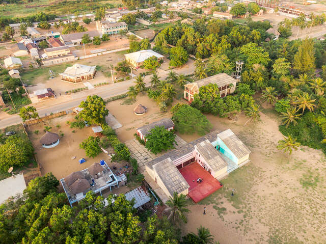 Ilmakuva afrikkalaisesta pikkukylästä