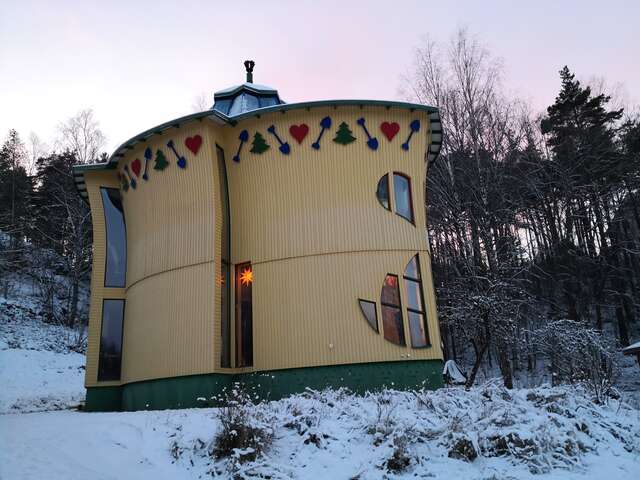 Jan-Erik Anderssonin lehdenmuotoinen koti.