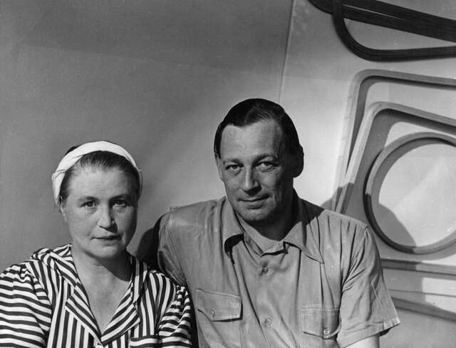 Mustavalkokuva pariskunnasta