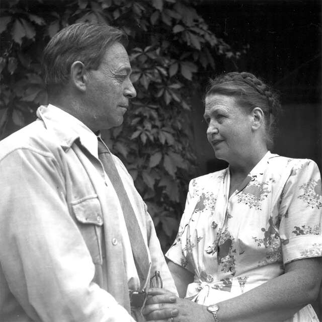 Mustavalkokuva pariskunnasta