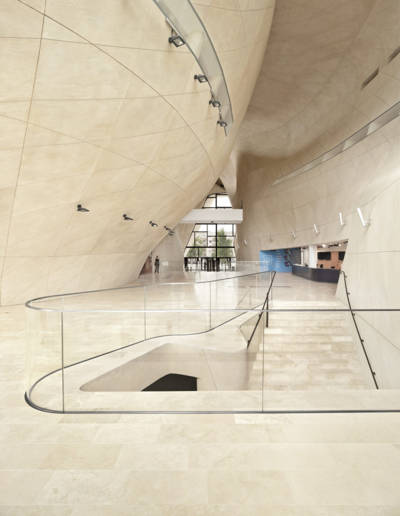 Entrance hall, Museum of the History of Polish Jews, Warsaw 2013. Rainer Mahlamäki / Lahdelma & Mahlamäki Architects. Photo by Photoroom.pl.