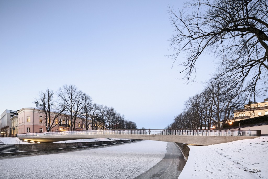 Vuoden Betonirakenne 2013: Turun kirjastosilta, suunnitellut Pontek Oy. Valokuva: Tuomas Uusheimo / betoni.com.