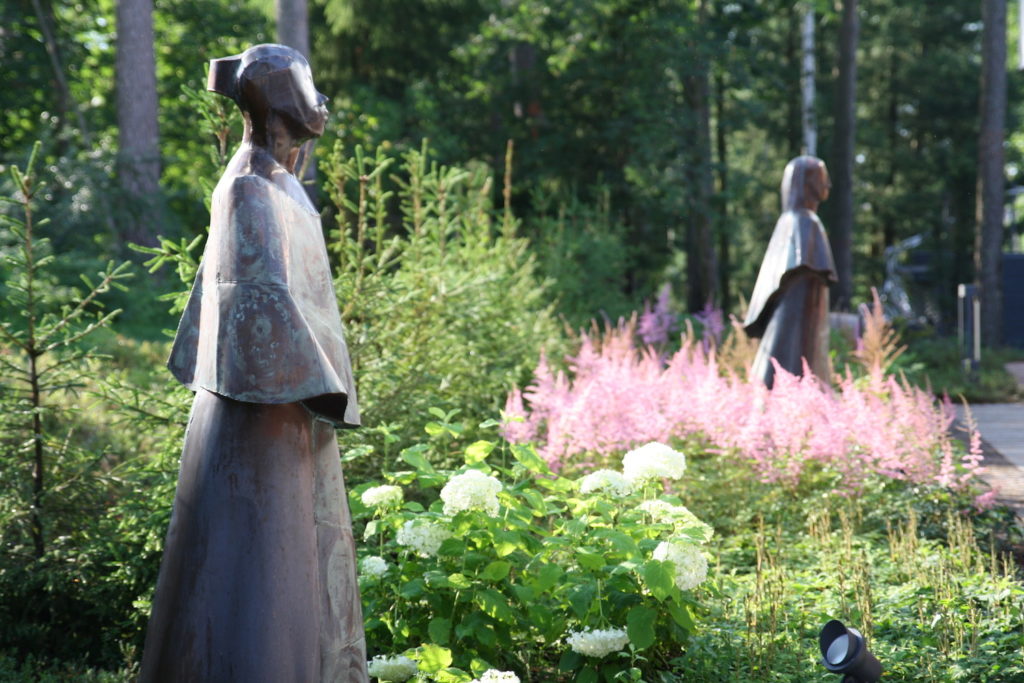 Tilla Kekki: Mama Africa & Mama Europa. Photo source: Didrichsen Art Museum.