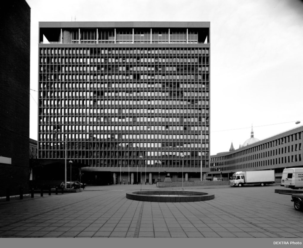 The Høyblokka building in 1958, architect Erling Viksjø (1910–1971), photo by Teigens Fotoatelier. DEX_T_5585_009 / Norsk Teknisk Museum / DEXTRA Photo. Image source: digitaltmuseum.no (CC 3.0 BY-NC-SA).