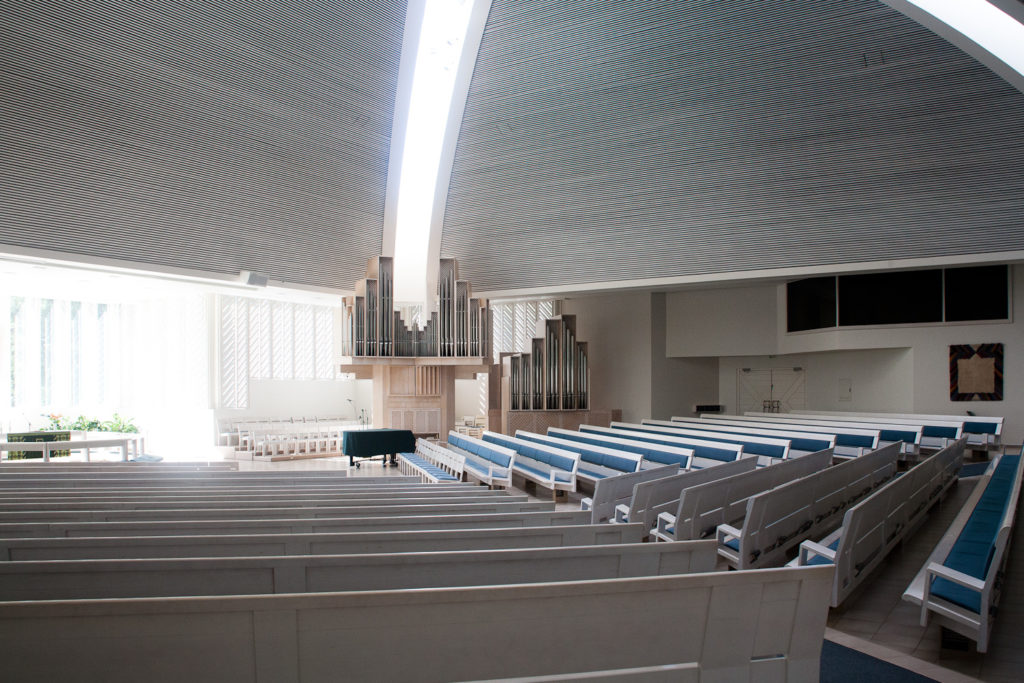 View of the interior of the Lieksa church by Raili ja Reima Pietilä (1982). Photo: Anni Vartola.
