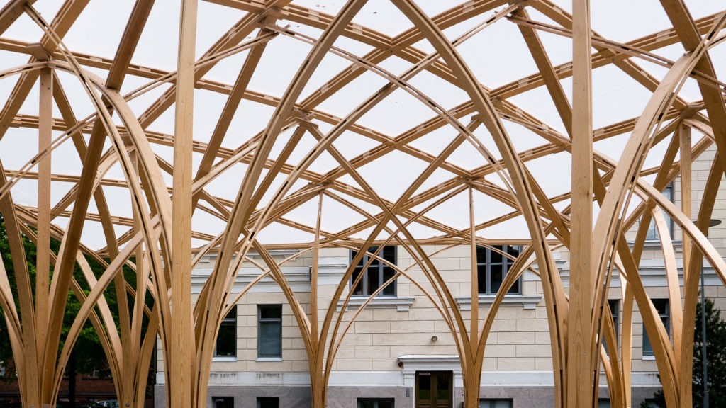 The Säie Pavilion is designed and constructed by Claire Bouthegourd, Elisabeth Kofler, Giulia Archimede, Hiroko Mori, James Stanier, Javier Mera, Kento Manabe, Laura Zubillaga, Ninni Westerholm and Simen Bie Malde. Instructors: Pekka Heikkinen, Philip Tidwell and Hannu Hirsi. Structural Design: Joni Helminen.