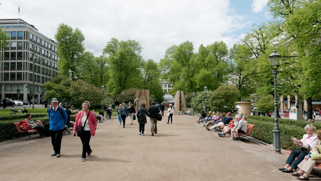Re-Creation-installaatio sijaitsee Esplanadin puiston Mikonkadun / Korkeavuorenkadun puoleisessa päässä.