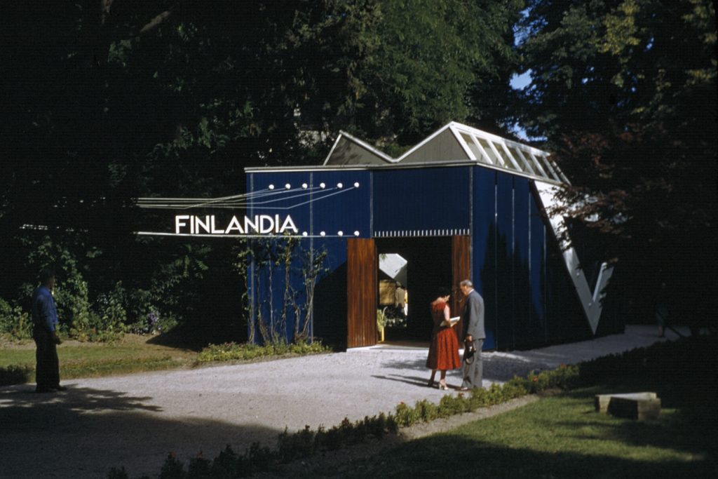 Architect Alvar Aalto and the Alvar Aalto Pavilion in 1956. Photo: Museum of Finnish Architecture.